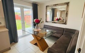 3Br-Sleeps 6 -Walk To Etihad & Ao Arena